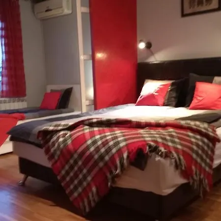Savinac U Srcu Beograda, Trg Slavija *