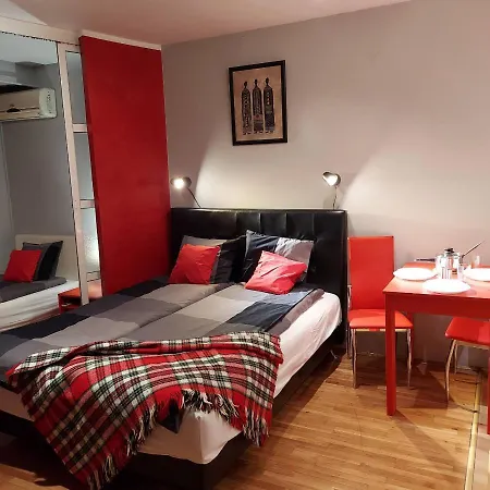 Savinac U Srcu Beograda, Trg Slavija Apartment